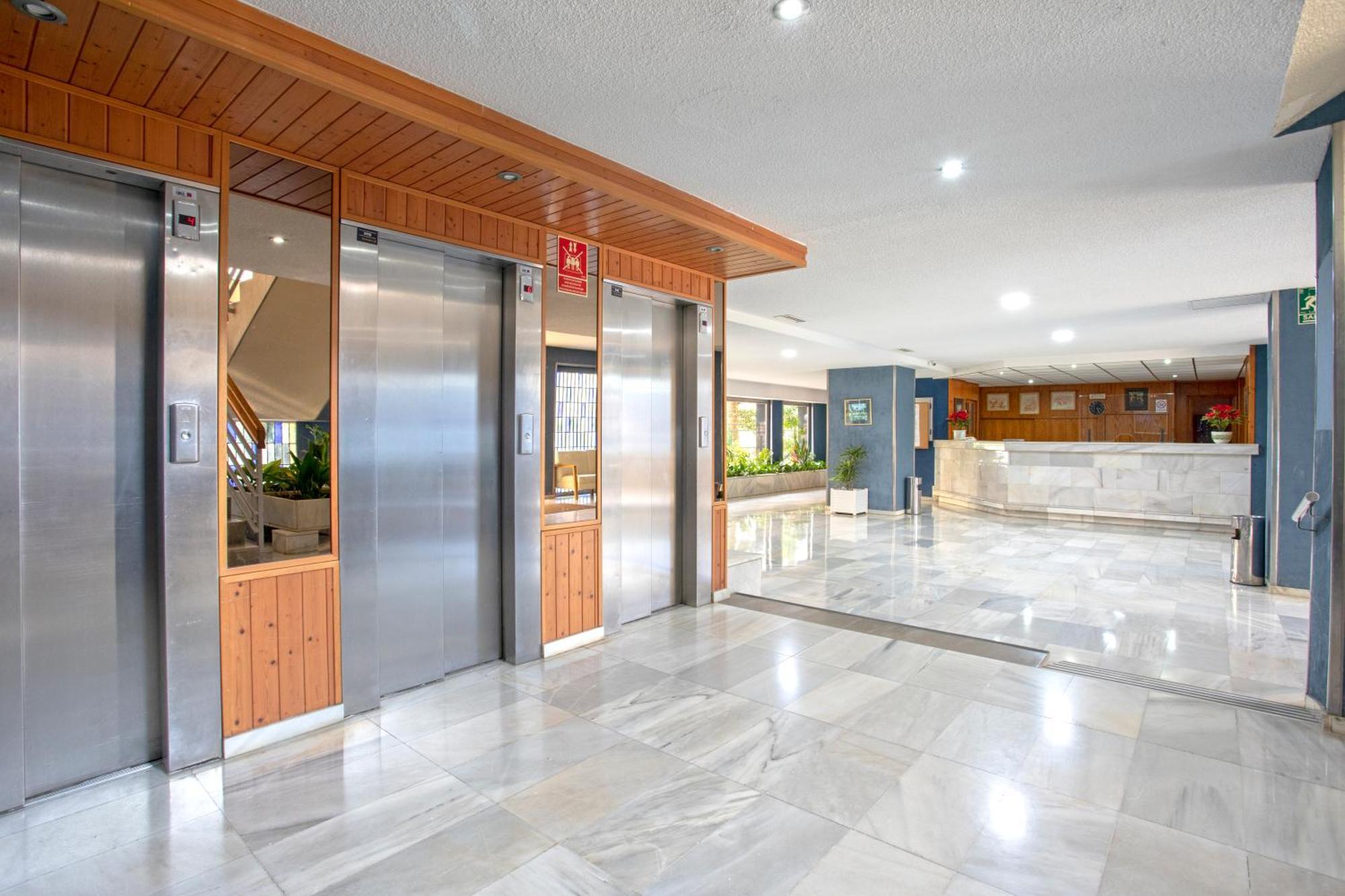1004 - Beachfront On El Paseo, 4 Pers - Air Conditionning - Wi-fi - Smart Tv Apartment *