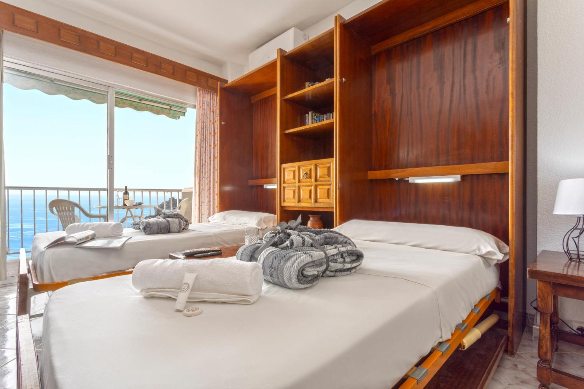 1004 - Beachfront On El Paseo, 4 Pers - Air Conditionning - Wi-fi - Smart Tv Apartment *