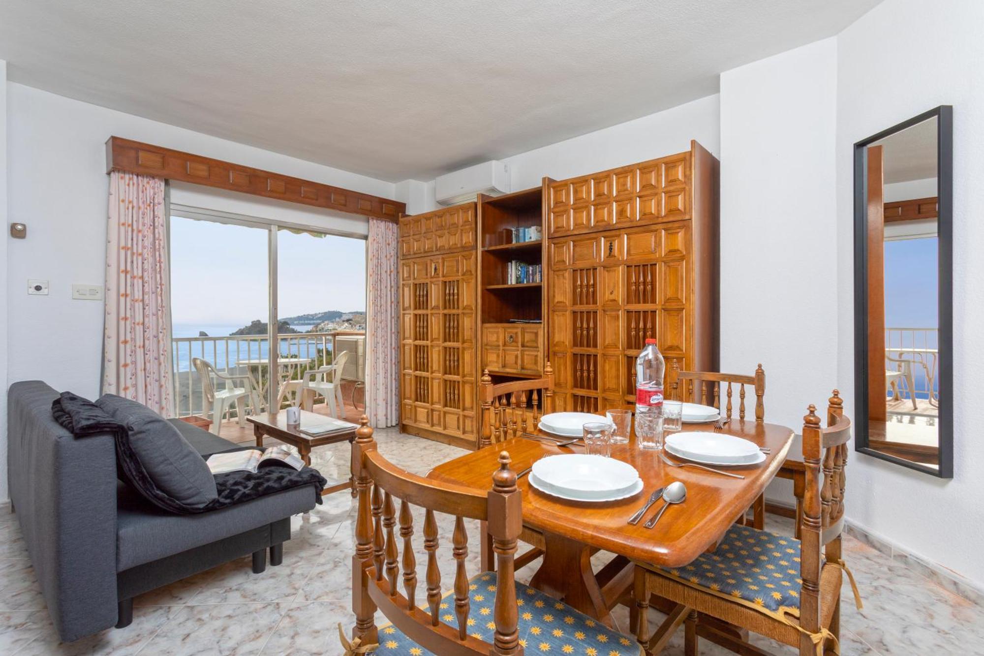 Apartment 1004 - Beachfront On El Paseo, 4 Pers - Air Conditionning - Wi-fi - Smart Tv