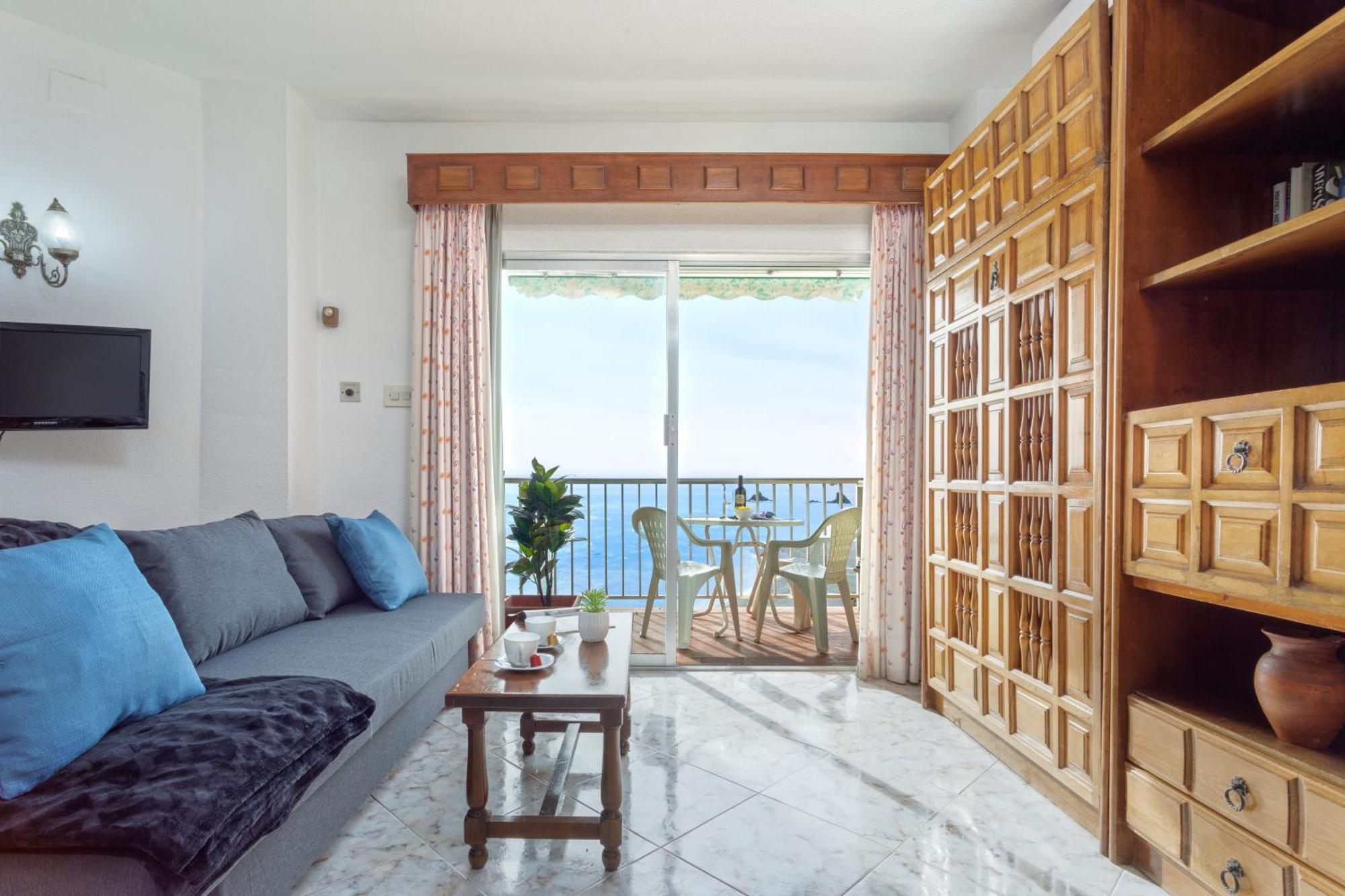 1004 - Beachfront On El Paseo, 4 Pers - Air Conditionning - Wi-fi - Smart Tv Apartment *